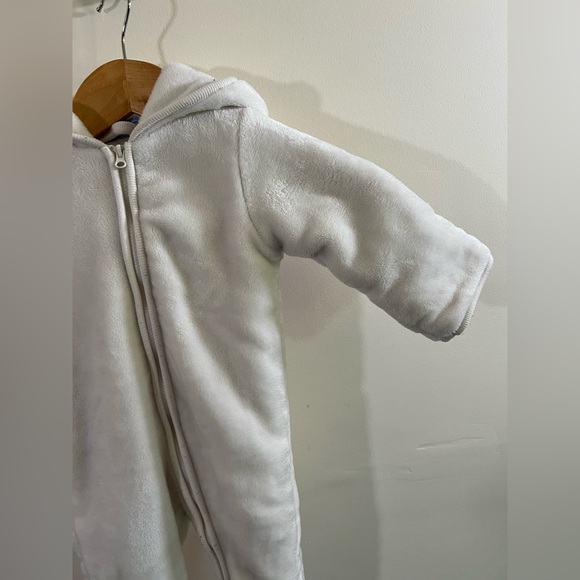 Baby 3–9M Winter Outfit Bundle Polar Bear Suit & 3 Bodysuits ✨BOGO - Picture 12 of 16